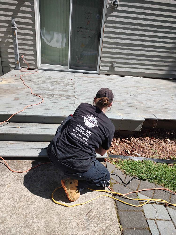 Old deck before AB6 Carpentry rebuild